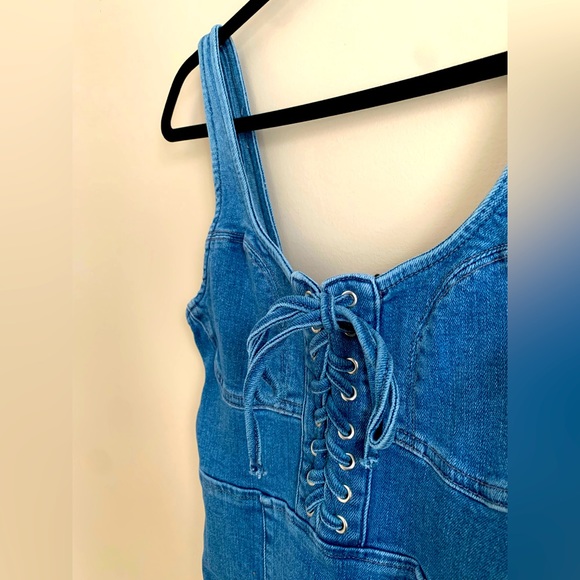 ⚡️NWT!⚡️UO Denim Bustier Lace-Up Mini Dress in Size Medium - Picture 3 of 4